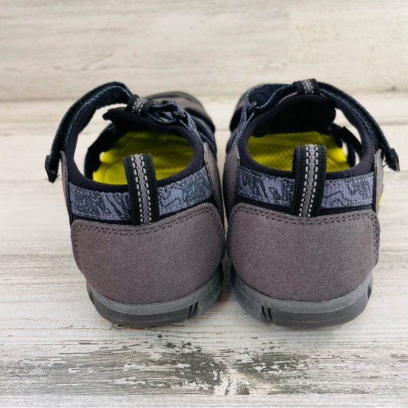 Keen Seacamp II CNX Big Boys Water Sandals Size 6 Slip On Washable In Gray NWOT - Picture 9 of 11